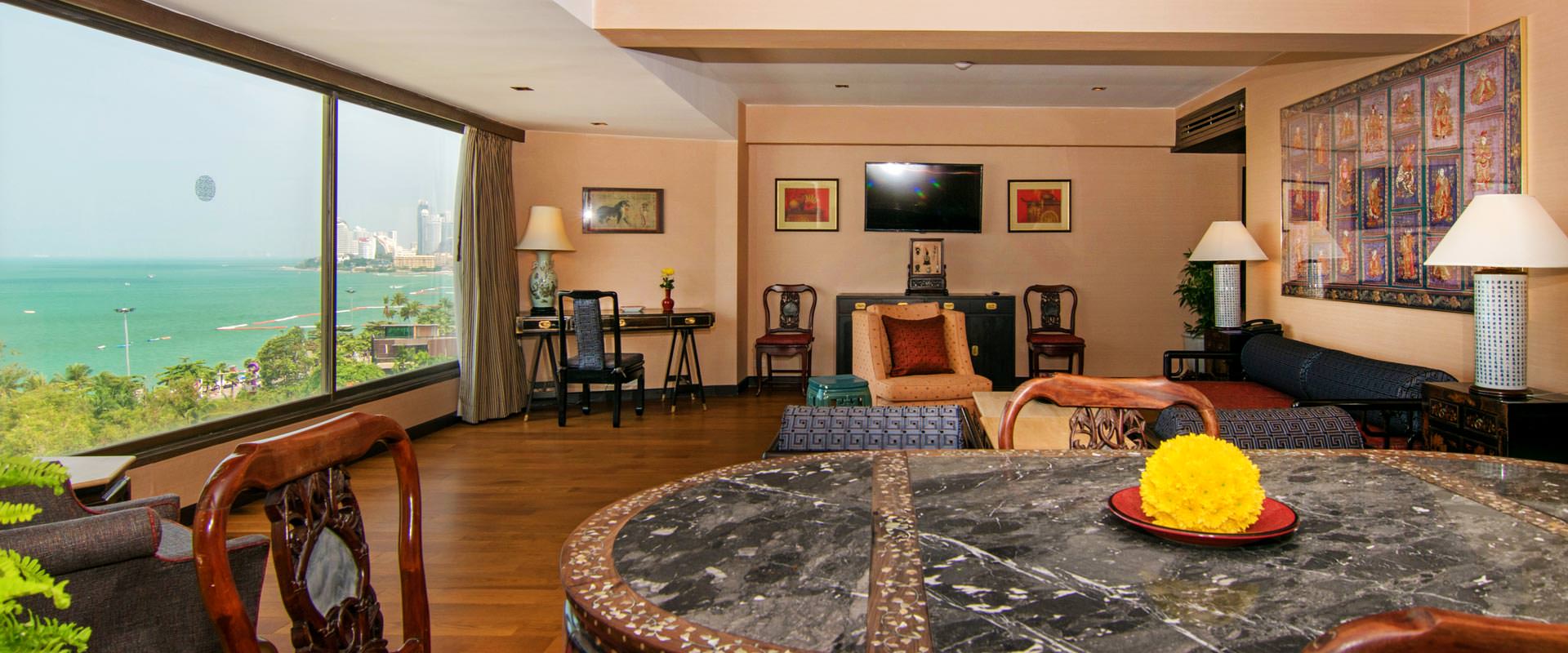 Deluxe Mandarin Suite at The Bayview Hotel Pattaya